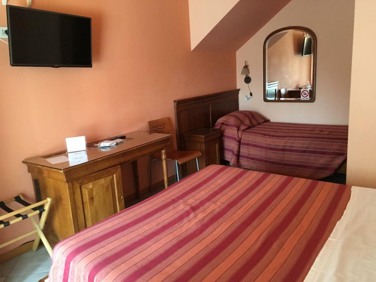 Hotel Il Pino Garlasco Ngoại thất bức ảnh